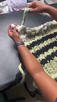 Chunky knit tutorial: want consistent braided border look ? TRY this . #fingerknitting