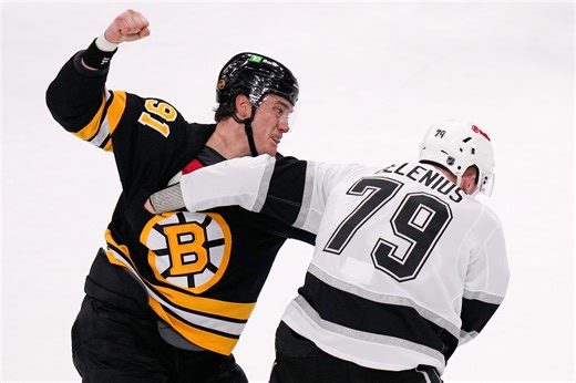 Bruins defenseman fights to avenge teammate in heavyweight showdown