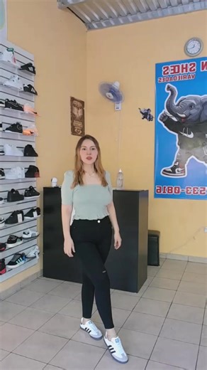 nuevo ingreso 😱🥰😎 tacos f50 variedad de tallas y colores 😉⚽️ hacemos envíos a todo El Salvador 🇸🇻 haz tu pedido al 7533-0816 📲 o envíanos un DM 👉 ✉️ 👈