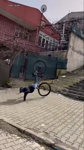 How Does a BMX Handlebar Spin 360°? 😱 | BMX Gyro Explained