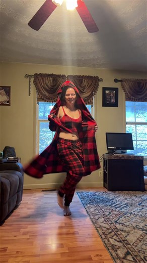 Gg (@ginger52baf2025)’s videos with Santa Claus Freestyle Beat - Walter Landors