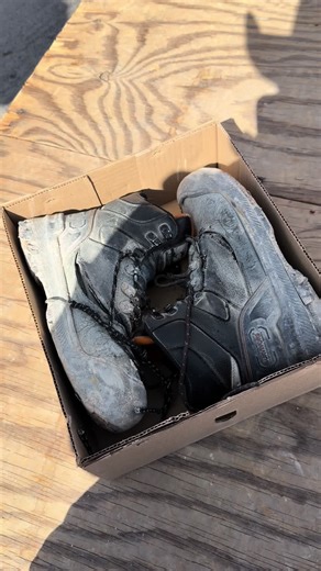 Given Que todavia le quedan un año de vida 🥾 #workboots #construcion #botasdetrabajo #vaquerochidousa #tiendavaquera