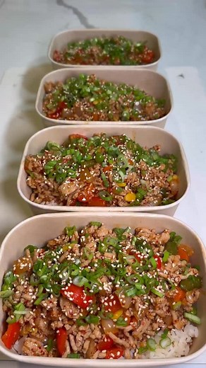 Asian Chicken and Rice Bowls 🍗🍚 Sharing a quick and easy Asian-inspired recipe that is packed with protein and flavor! It’s also a low-effort way to add more variety to the week, and it’s a great way to elevate a simple chicken and rice dish. It comes together in less than 20 minutes and is perfect for your next meal prep or weeknight dinner. Enjoy! Comment “recipe” to be sent a link to access the full recipe and video in an easier-to-follow format on my recipe subscription website! Servings: 