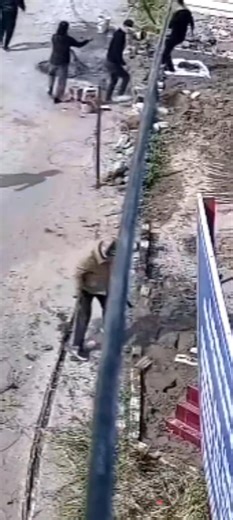 Clips đang được lan truyền trên mạng . 1 nghĩa trang rộng với diện...