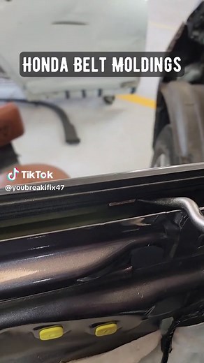 Here is a trick to removing #Honda belt moldings! #autobody #autobodyrepair #autobodyshop #collisionrepair #bodyshop #automotive #car #autobodywork #autorepair #paint #auto #collision #cars #refinishkulture #carrepair #motivatedpainters #refinisherporn #refinish #boothcriminalz #repair #boothlife #autobodypaint #offthegun #carpaint #refinishfamily #autobodylife #devilbiss #autobodytech #bodywork #m