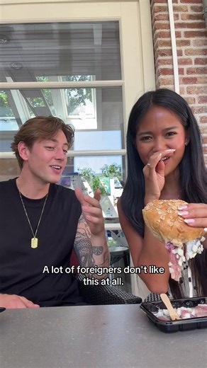 Why do dutch people like haring? @Keje #livinginthenetherlands #tryingfood #dutch