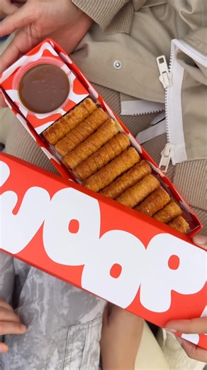 WOOP! 🇰🇼 on Instagram: "CRUNCHY TUBES 😋🚨 & custard stuffing What a COMBO"