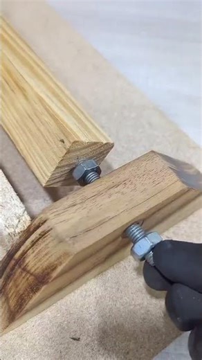 The process of turning wood using a grinding machine is easy.#shorts