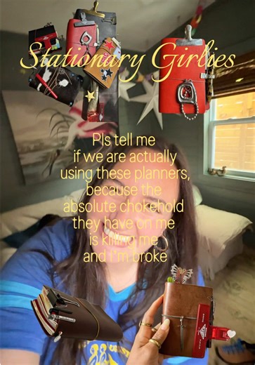 Be honest. ⭐️ Are we for real using these planners and journals or just having them for the aesthetic? 📓🖊️ Do I need to be deinfluenced or influenced? I am such a sucker for a good notebook or planner. Maybe this is the thing that will help me get my life together? (Probably not) #paperrepublic #travelersnotebook #journaling #stationeryaddict #analog