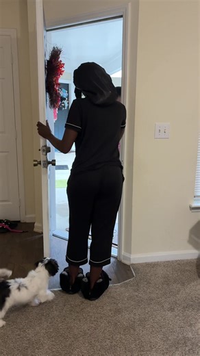 Single moms don’t get sick days… so we build systems. Woke up not feeling my best, emotionally heavy, but responsibilities don’t pause. So instead of complaining, I adjusted. Ordered groceries. Prepped early. Protected my energy. This is your reminder: You don’t have to feel strong to move smart. And after losing one of our sisters, this community means even more to me. If you’ve been needing real support, the Sisterhood doors are open. Message me. 💛 #SingleMomLife #MomSystems #explorepage✨ #Si