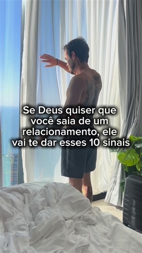 Bruno Batista | Escala Descomplicad@ on Instagram: "LEIA AQUI⬇️ Nem todo relacionamento foi enviado por Deus. Se você está confuso, ore. Mas também observe. Porque quando Deus quer te tirar de algo, Ele avisa. Veja os sinais 1️⃣Deus fala muito mais pela paz do que pela emoção. Se sua alma vive inquieta, algo está fora do lugar. 2️⃣Você se afastou de Deus depois que entrou nessa relação. Relacionamentos de Deus te aproximam da fé, não te drenam espiritualmente 3️⃣Você precisa se anular pra ser ac