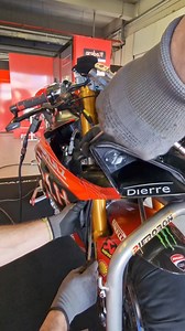 Men at work 🛑 🚨💥 | Aruba.it Racing - Ducati
