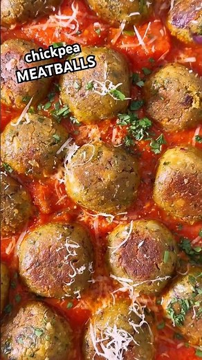 These vegetarian meatballs are ready in 30 minutes and have just 8 ingredients 🍝