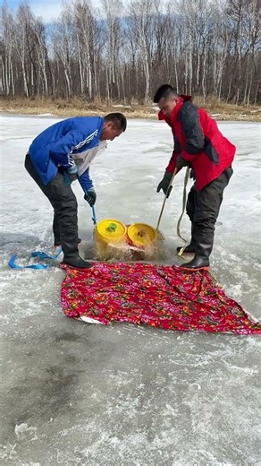 ​Pumping Fish Out of a Hole in the Ice! Amazing Catch!#IceFishing #FishingLife #Outdoors