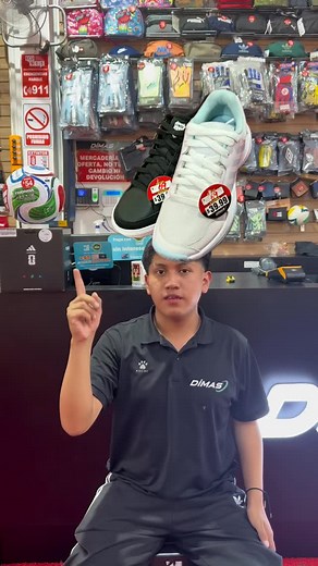 4.9K views · 29 reactions | Estilo que se impone. Los nuevos K-Swiss llegaron a cambiar las reglas: ✅ Diseño deportivo y elegante ✅ Plantilla acolchada para máximo confort ✅ Suela de alto agarre Y lo mejor… ¡a un precio que no vas a poder creer!  Disponible en todos nuestros locales ️ Corre por los tuyos… ¡que se están agotando! #ZapatosOriginales #KSwiss #EstiloYComodidad #DaleMásAPie #OfertasReales #TendenciasUrbanas | Dimasport | Facebook