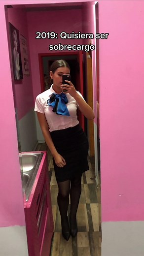 Sobrecargo Fashion: Faldas y Estilo de Azafatas en la Aviación
