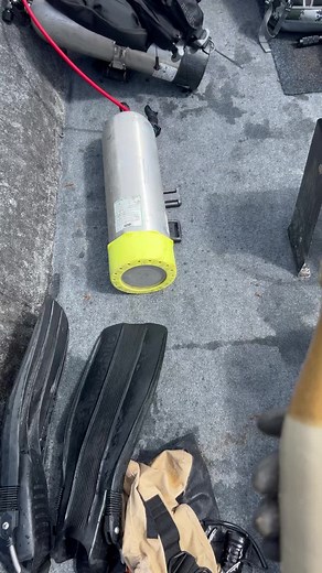 Found a ginger beer bottle while scuba diving 🤿 #scubadiving #treasurehunting #bottles #riverfinds #treasure #metaldetectingfinds #gingerbeer #finds #nuggetnoggin | Nugget Noggin