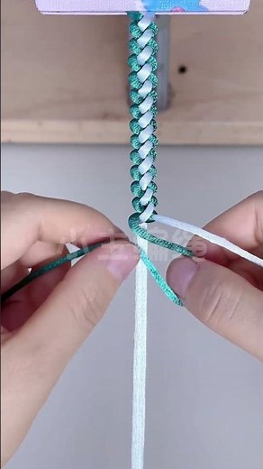 Light Green and White Friendship Bracelet Tutorial #diy #crafting #bracelets【DIY Bracelets】