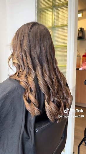 Perfect Curls with a 32mm Curling Tong