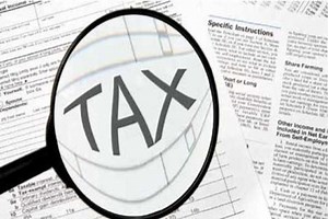 How should married couples file their income tax returns