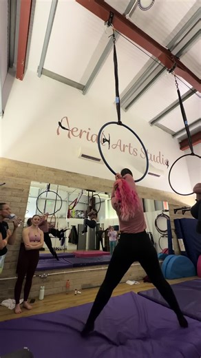 Spinning around#circus #aerialhoop #aerial