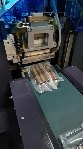 Steel pipe vacuum packing machine #flowpackingmachine #vacuumpackingmachine #packingmachine