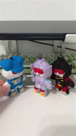 Qualitys not that good but I ain’t reshooting #transformers #transformersg1 #tfg1 #soundwave #g1soundwave #rumbleandfrenzy #transformerssoundwave #keychains #handmadekeychain #plushkeychain #plushies #handmadeplushies #fyp #fypシ #maccadams