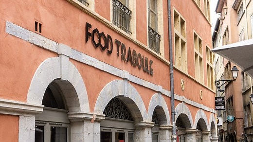 Un incroyable concept de buffet français géant va remplacer Food Traboule à Lyon