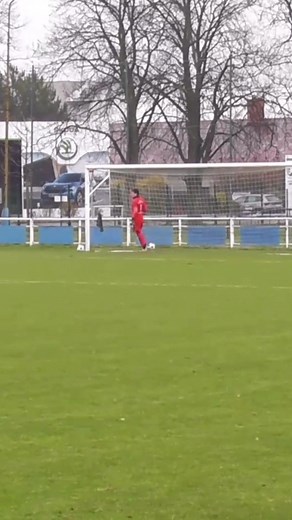 🚀Dámy a pánové, takto střílí Jakub Vidiševský!🚀 V nedělním utkání 12. kola Moravskoslezského kraje – ČPP 6. ligy mužů, sk. A mezi týmy MFK Slavoj Bruntál 🆚 FK Stará Bělá se náš hráč Jakub Vidiševský postaral o výjimečný moment!😱 👉 Ve 27. minutě vstřelil gól přímo z vlastní poloviny hřiště a nastartoval tak naši cestu za vítězstvím! 🔥 Zápas jsme nakonec ovládli výsledkem 0️⃣ : 3️⃣ a připsali si tři body! 💪💚 🎥 Vychutnejte si tento parádní gól!👇⚽️ #reelsvideoシ #fypシ゚ #foryouシ #fypage #lon