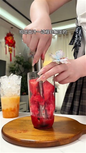 夏天快到了～谁能拒绝一大杯西瓜🍉桔子养乐多呢！真的太好喝了#自制饮品 #仙女都在喝什么 #在家实现饮品自由