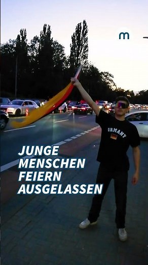 Autokorso zum ersten Sieg bei der Fußball-WM