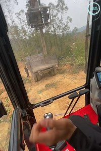 His excavator driving skills are amazing as controlling his own hands | Comady muttan dada