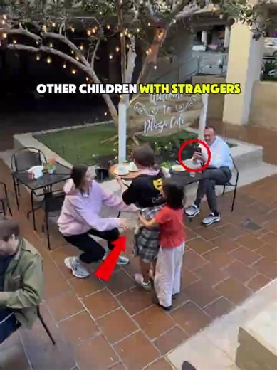 Cute Kids Helping Strangers ❤️