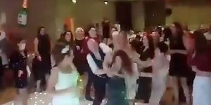 Wedding guests "fight" over the bouquet thrown by the bride (Video)