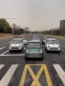 Small Wuling Mini Electric Car EV New Energy Electric Car Made in China High Quality Adult Driving Mini Electric Cars 4x4