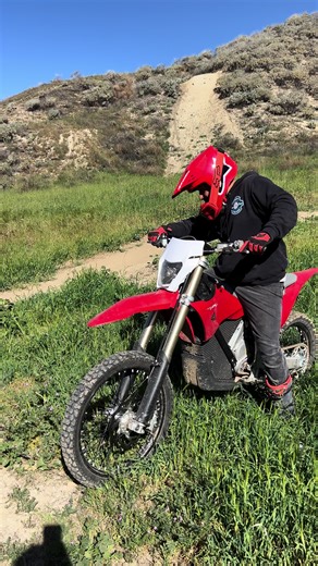 STARK VARG AMAZING POWER NO GEAR NO CLUTCH JUST GO 💪💪🔥🔥😱 @Cristian Ruelas #foryou #redline_racing_offroad #fyu #foryourpage #starkvarg