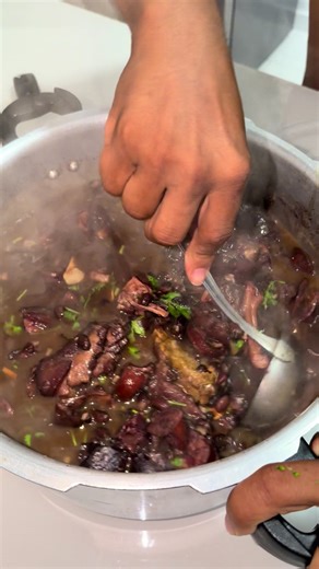 Feijoada caseira completa: receita saborosa e passo a passo