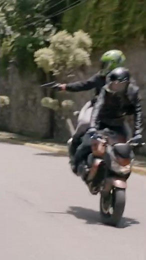 Brandon shows off his motorcycle riding skills #Shorts | Rosario Tijeras