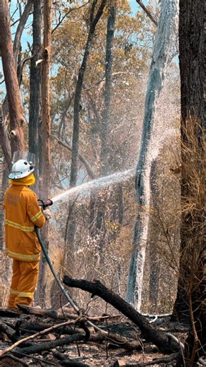 🔥 On the Ground – Tamborine National Park Fire 🔥 Our crews have been hard at work alongside other QFD, RFSQ, and QPWS teams at the Tamborine National Park fire, battling challenging conditions over steep and unforgiving terrain. Bushfires like this are complex. Containment and mop-up operations aren’t just about water and hoses, they’re about planning, strategy, and constant coordination. Each move requires detailed work: mapping, logistics, access control, and above all, teamwork. Mother Natu