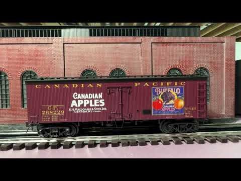 MTH Premier O Scale CP Buffalo Apples wood side box car