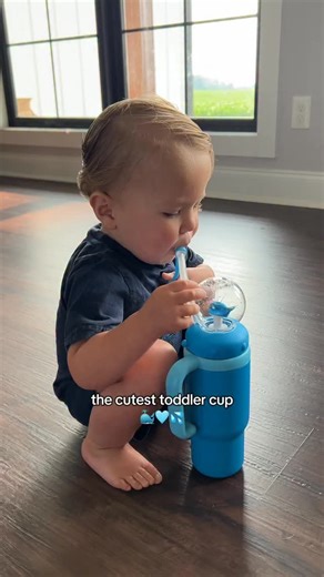 Mom Approved gifts & Essentials Kids on Instagram: "✨ Gentle sips made fun & easy! Our Baby Fountain Drinking Water Bottle features a soft fountain-style flow that helps babies drink comfortably with less mess. Perfect for little hands and everyday hydration. 💛👶💧 #BabyWaterBottle #FountainBottle #BabyEssentials"