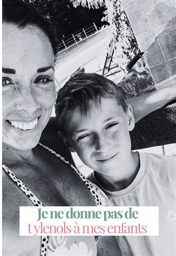 On me demande souvent comment c’est possible que je ne donne pas de Tylenol ni de sirop pour la toux à mes enfants. La réponse est simple : tout commence par leur alimentation. Comme ils mangent sans sucre, ça évite deux choses majeures : 1.\tPerturber leur métabolisme 2.\tNourrir les bactéries et l’inflammation Résultat : leur corps gère beaucoup mieux les inconforts de base. Si jamais des maux de tête apparaissent — pour différentes raisons — ma première approche est toujours la même : \t•\tun