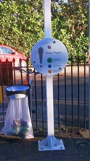 Doors open and close on GWR Class 165 #train #uktrain #trainspotting #class165 #greatwesternrailway