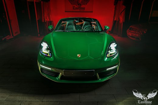 Porsche Boxster в British Racing Green.