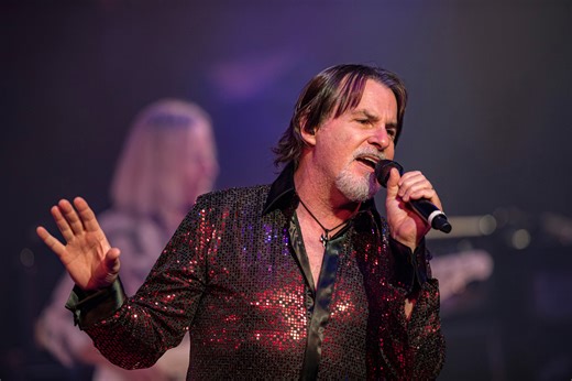 Longtime singer for iconic Mass. rock band dies after brain cancer battle