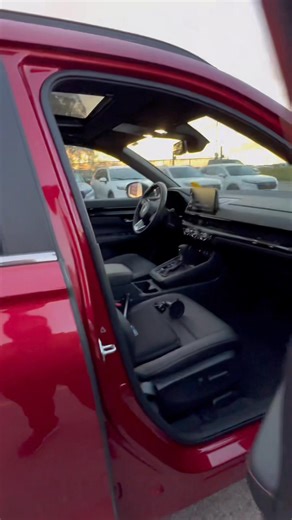 5K views · 127 reactions | කාලෙකට පස්සේ අලුත්ම Honda CRV එකක youtube review එකක් කලා. වාහනේ මට දුන්නේ Whitby Oshawa Honda එකේ දිනුක.  Ontario ඉන්න ඔයාලට brand new or used Honda වාහනයක් ගන්න ඕනේ නම් දිනුකට කතා කරන්න. දිනුක- 4379820968 | Damiya Vlogs | Facebook