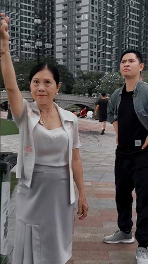 Grandma’s kindness turned trash into change 🌎💫 [Grandma Kind]