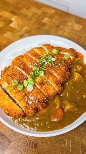 CHICKEN KATSU CURRY 🍛 a Japanese-style breaded and fried chicken cutlet served with steamed rice, and a rich and comforting curry sauce. Curry Sauce - 2 tbsp neutral oil - 4 cloves of garlic, minced - 1/2 onion, chopped - 1 carrot, cut into cubes - 1 potato, cut into cubes - 2 cups of water - 50g Japanese curry cubes Chicken Katsu - 2 skinless chicken breast fillets - 2 eggs, beaten - 1 tsp garlic powder - Salt and pepper - Plain flour, to dust - Panko breadcrumbs, to coat - Vegetable oil, for 