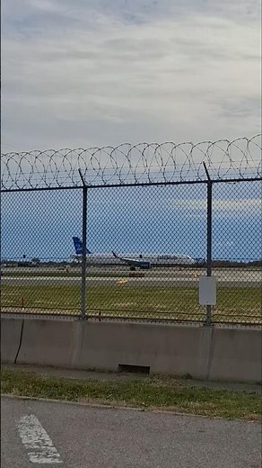 JetBlue A321-271NX(N2165J) Takes off from runway 22R/flight to SFO