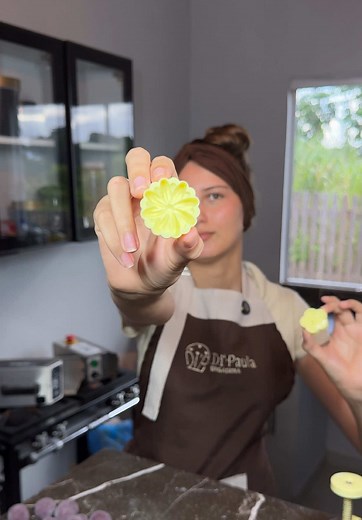 Fazendo Brigadeiros em Formato de Flores
